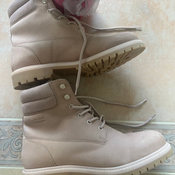 Aldo boots size 9 pink few signs of wear, see the photos for more reference. - Picture 2 of 10